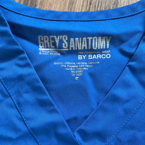 Scrub set top and bottom - Picture 2 of 7